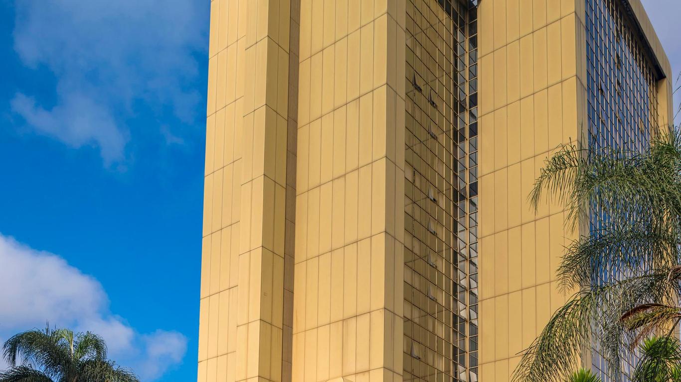 レインボー タワーズ ホテル アンド カンファレンス センター